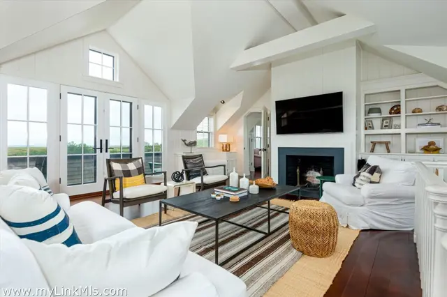 105 Low Beach Road photo