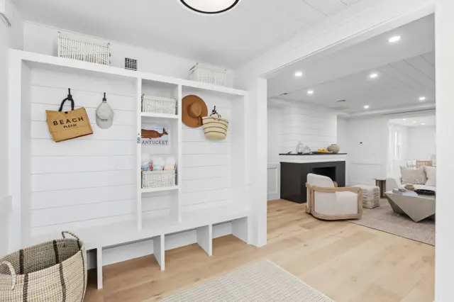 2 Mariner Way photo
