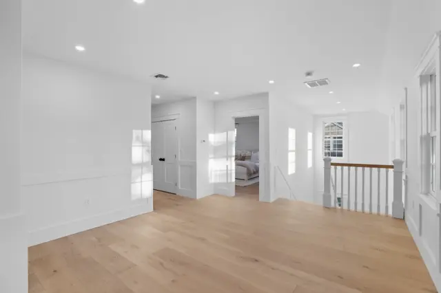 2 Mariner Way photo