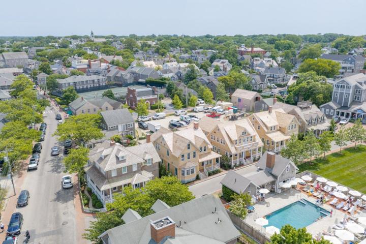 4 White Elephant Way, Nantucket — photo 2