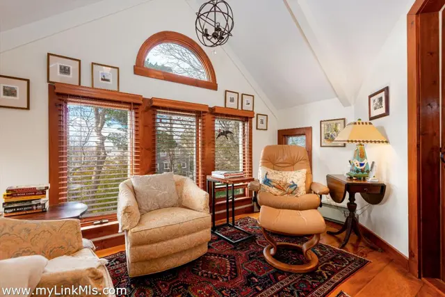 7 Oak Hollow Lane photo
