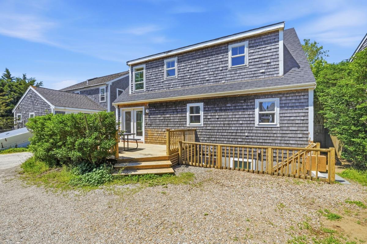 14 Essex Road, Nantucket — photo 3