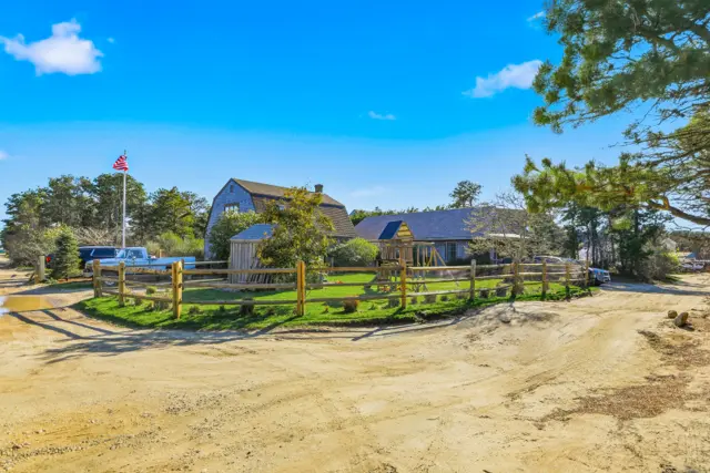 18 Pine Tree Road photo