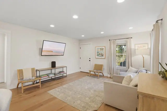 18 Pine Tree Road photo