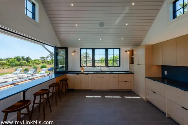 36 Warrens Landing Road photo