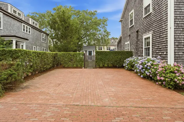 3 Dolphin Court photo
