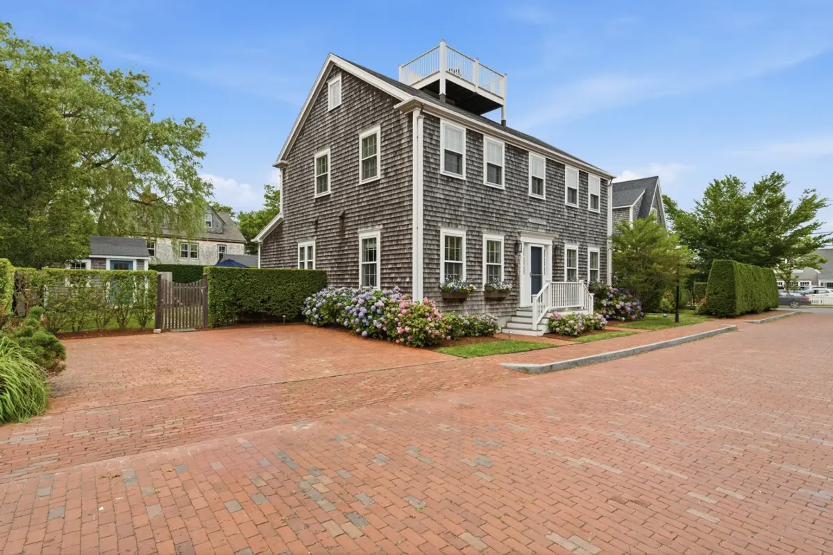 3 Dolphin Court, Nantucket