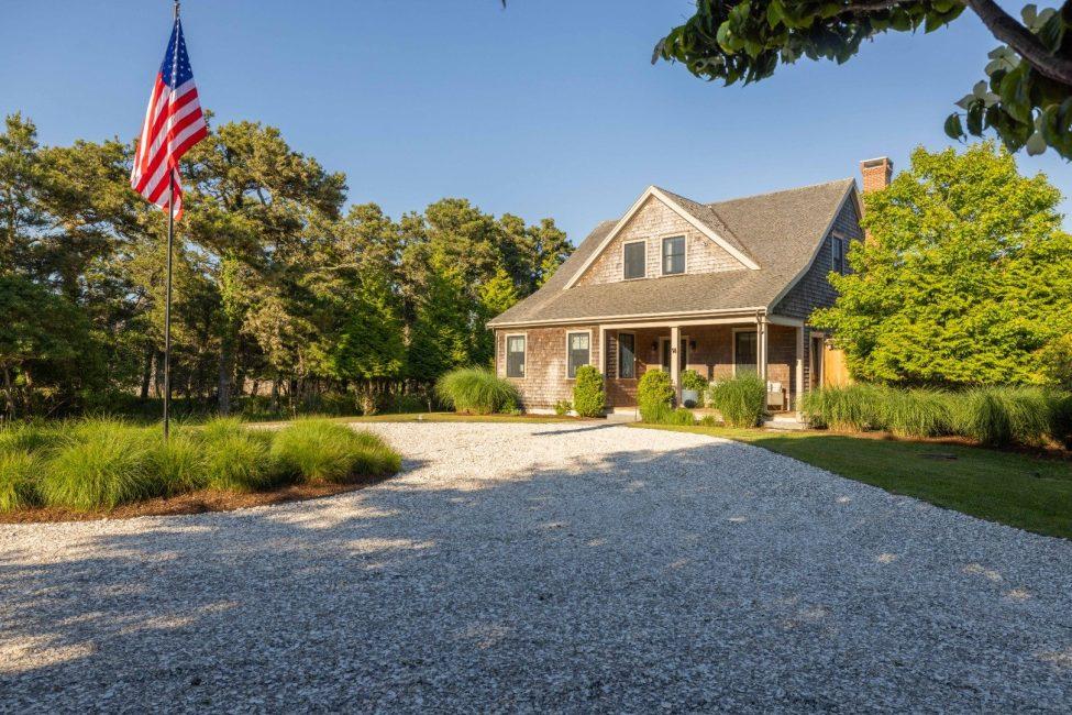 14 Field Avenue, Nantucket — photo 1