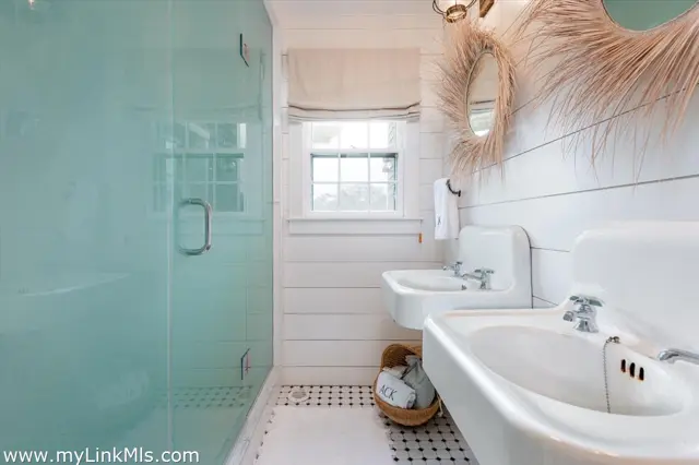 104 Baxter Road photo