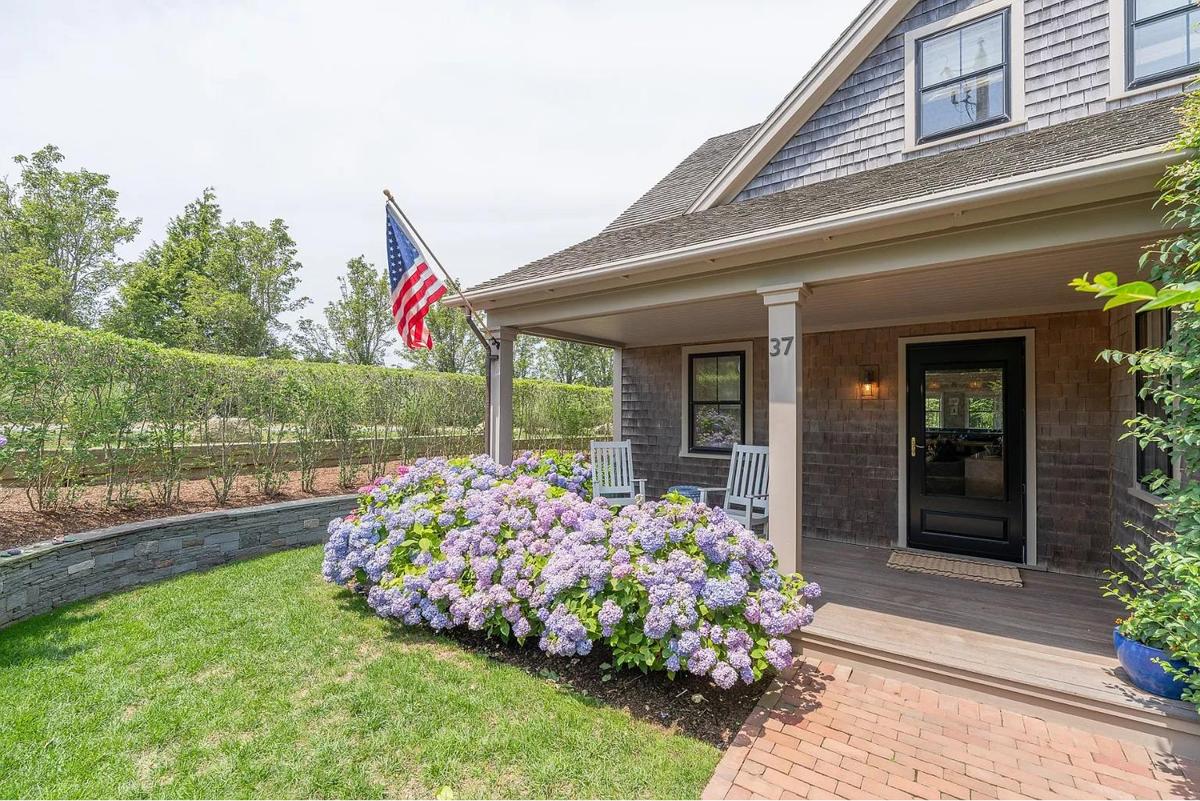 37 Vestal Street, Nantucket — photo 1