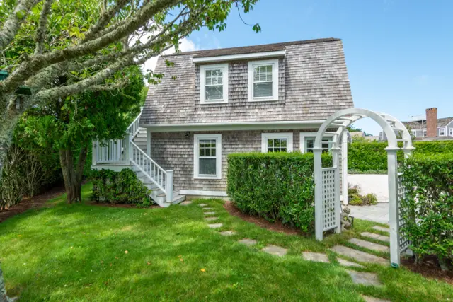 8 Hedge Row photo