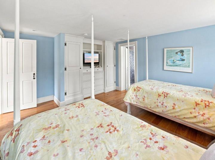 44 & 44B Pine Street, Nantucket — photo 46