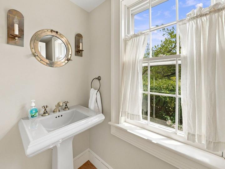 44 & 44B Pine Street, Nantucket — photo 16