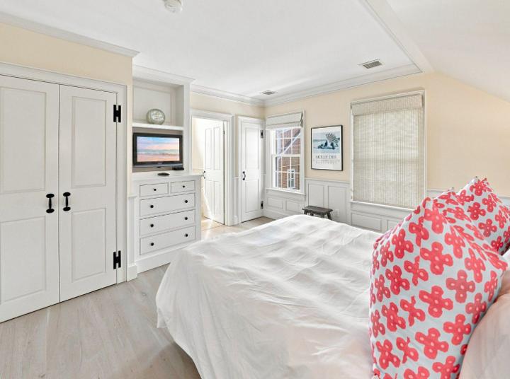 44 & 44B Pine Street, Nantucket — photo 33