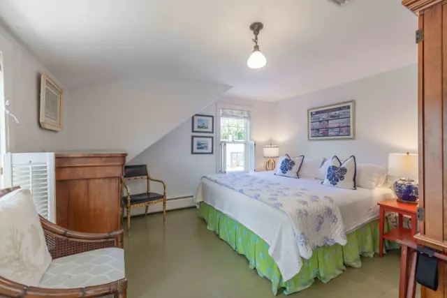 30 Pleasant Street photo