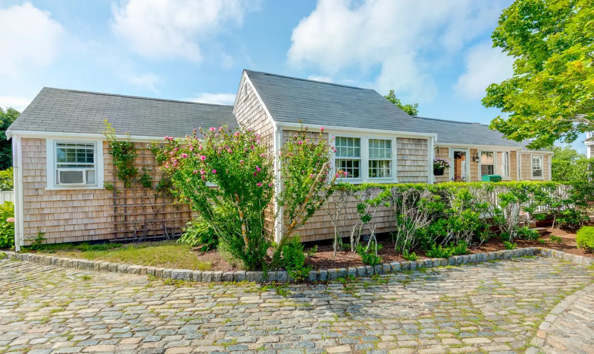 11 Stone Barn Way, Nantucket