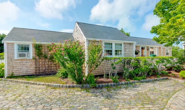 11 Stone Barn Way, Nantucket