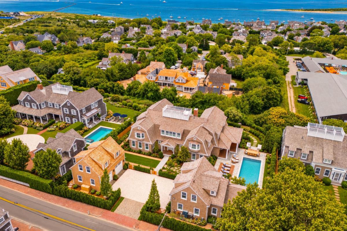 33 Cliff Road, Nantucket — photo 1