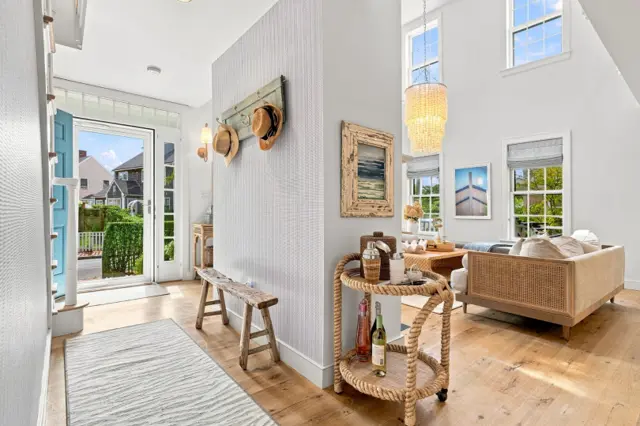 17 Washaman Avenue photo