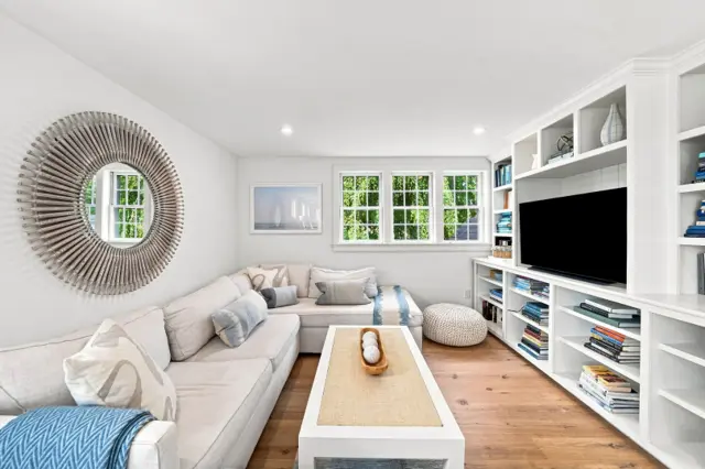 17 Washaman Avenue photo