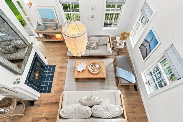 17 Washaman Avenue photo
