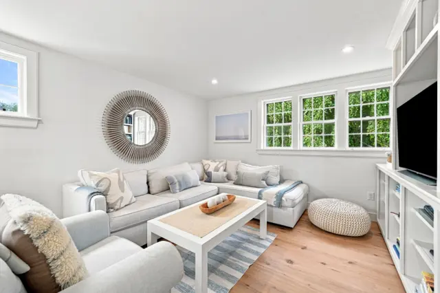 17 Washaman Avenue photo