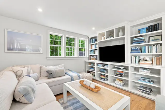 17 Washaman Avenue photo