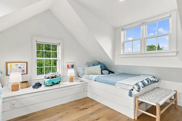 17 Washaman Avenue photo