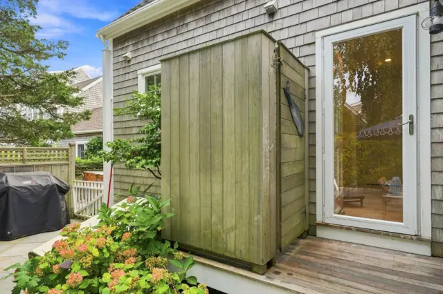 17 Washaman Avenue photo