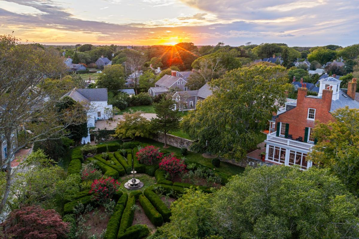 19 Pleasant Street, Nantucket — photo 1
