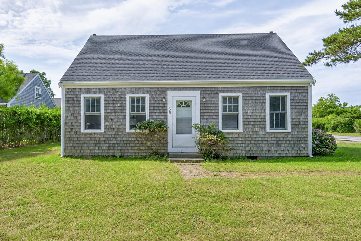 35 Surfside Road, Nantucket — photo 1