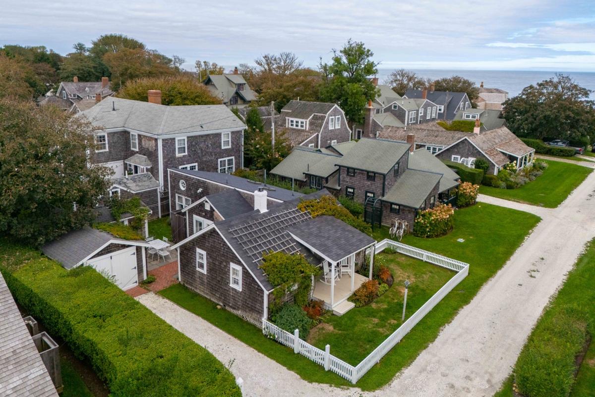 11 Pochick Street, Nantucket — photo 1